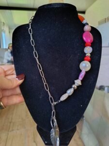 Collar mixto diferentes materiales hecho a mano