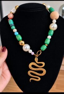 Collar hecho a mano cápsula DESMEDIDA